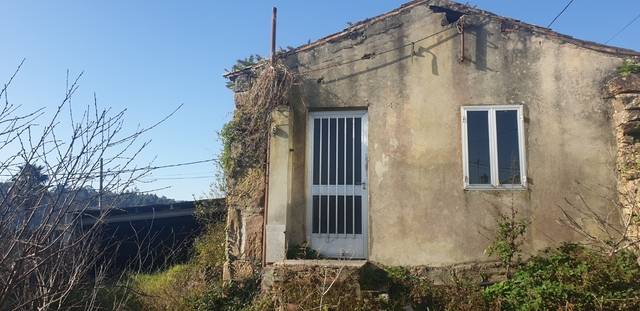 imagen 1 de Venta de parcela con casa a restaurar en Cambados
