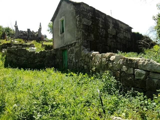 imagen 1 de Venta de terreno con casa en Mondariz (Pontevedra)