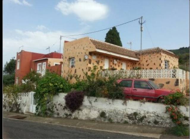 imagen 1 de Venta de terreno con dos viviendas en Icod de los Vinos (Tenerife)