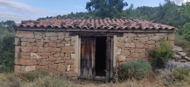 imagen 1 de Venta de finca rústica con caseta en Valderrobres (Teruel)