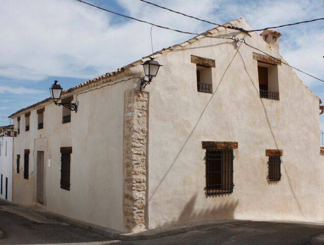 imagen 1 de Venta de casa antigua rural y reformada en Almodóvar del Pinar (Cuenca)