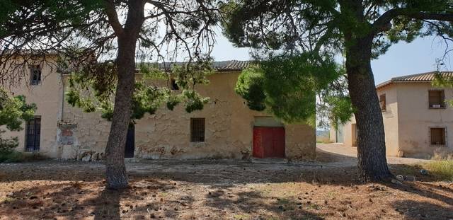 imagen 1 de Venta de casa con bodega en Novelda (Alicante)