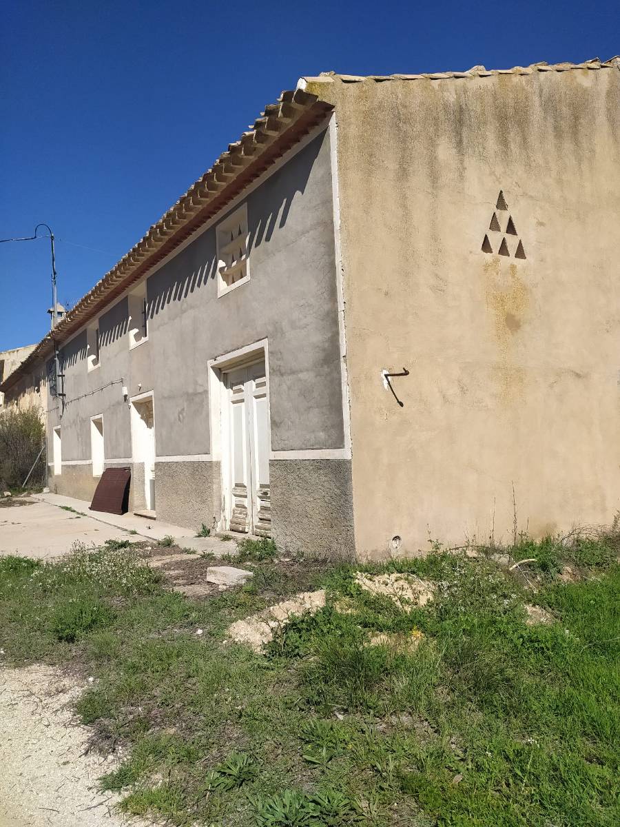imagen 1 de Finca rústica con edificaciones y recursos hídricos – Región de Murcia