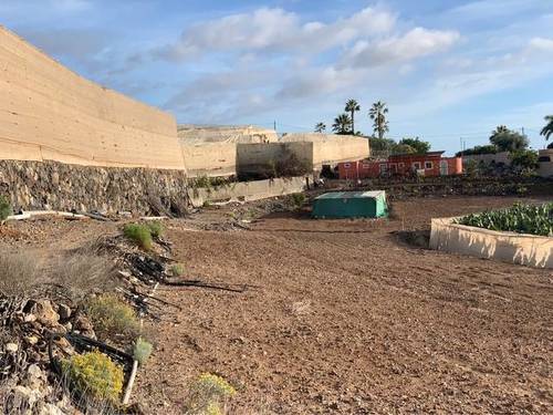 imagen 1 de Venta de terreno con vivienda en Guia de Isora (Tenerife)