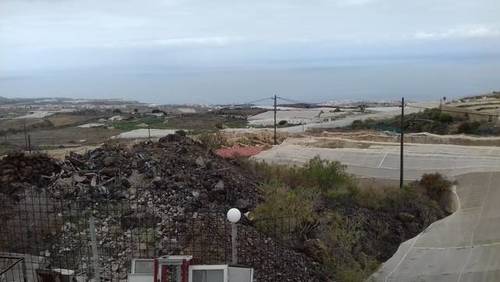 imagen 1 de Venta de terreno con estanque e invernaderos en Guia de Isora (Tenerife)