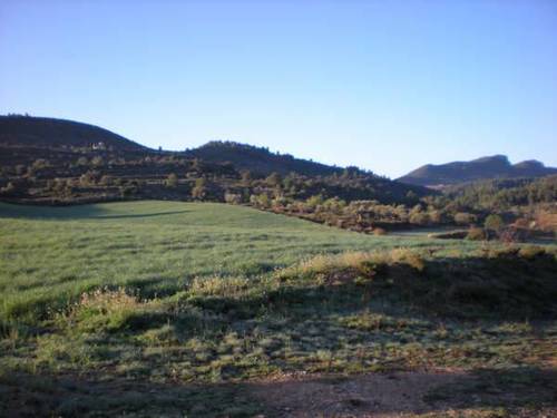 imagen 1 de Venta de finca con casa rural y borda en Las Parras de Castellote (Teruel)
