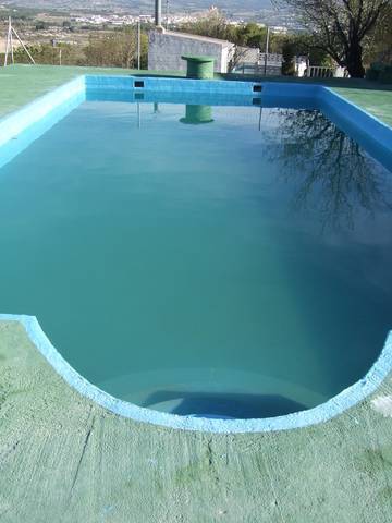 imagen 1 de Venta de casa de campo con terreno y piscina en Elda