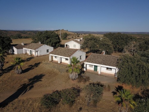 imagen 1 de Oportunidad Única: Venta de Complejo de Alojamiento Rural en el Andévalo de Huelva