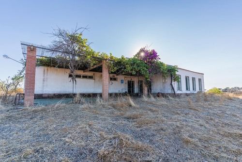 imagen 2 de Oportunidad Única: Venta de Complejo de Alojamiento Rural en el Andévalo de Huelva